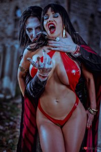 Сексуальная вампирша и Дракула - эротика