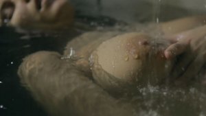 Красивая видео эротика со страстной мастурбацией и оргазмом